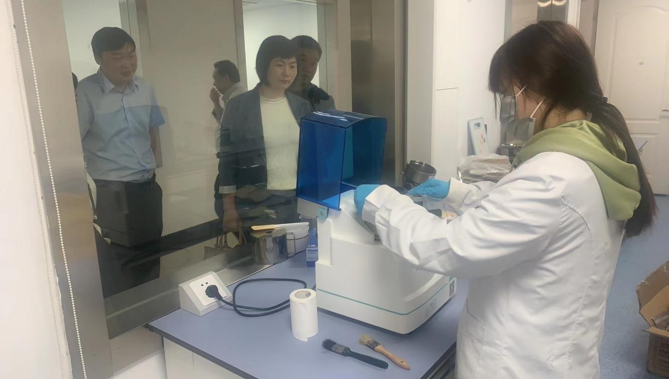 咸寧高新區(qū)領(lǐng)導(dǎo)深入調(diào)研，助推食品飲料產(chǎn)業(yè)檢驗(yàn)檢測(cè)服務(wù)升級(jí)